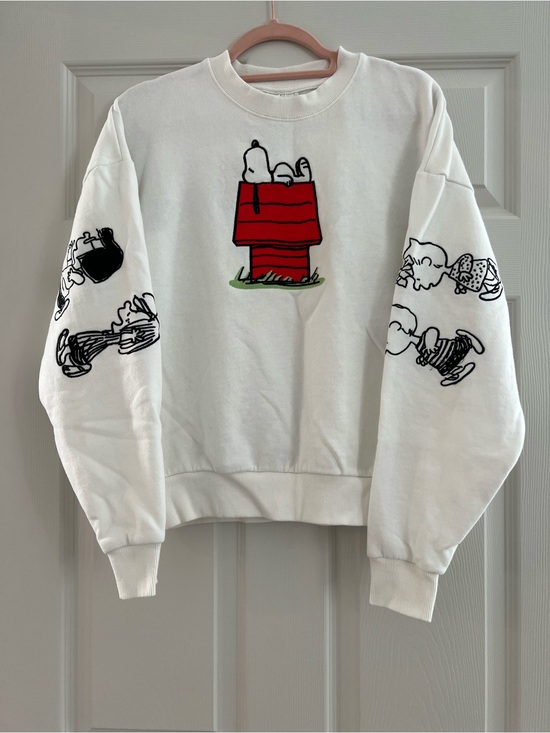 Peanuts Sweaters - Peanuts White Crewneck Sweatshirt with Red Doghouse & Snoopy Graphics
